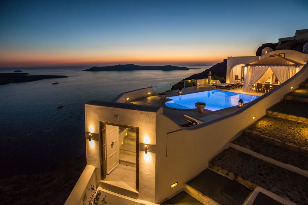 Top 10 villas to rent in Santorini