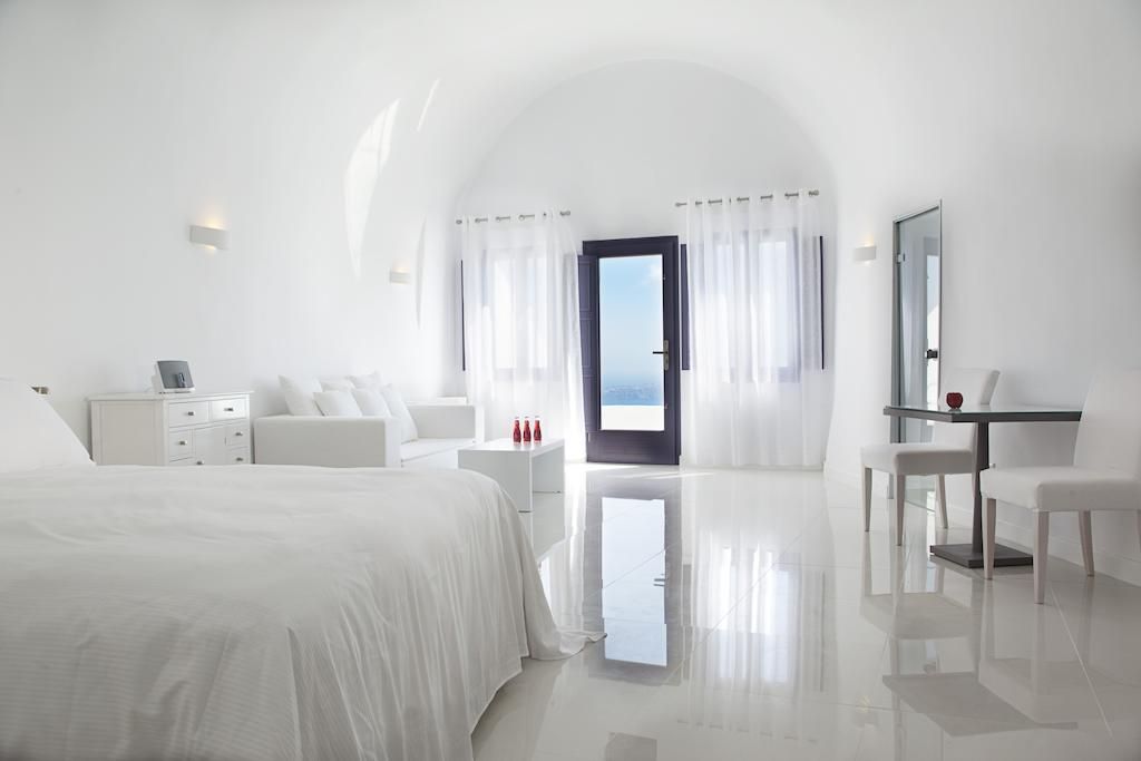 Honeymoon Suite at Chromata Santorini