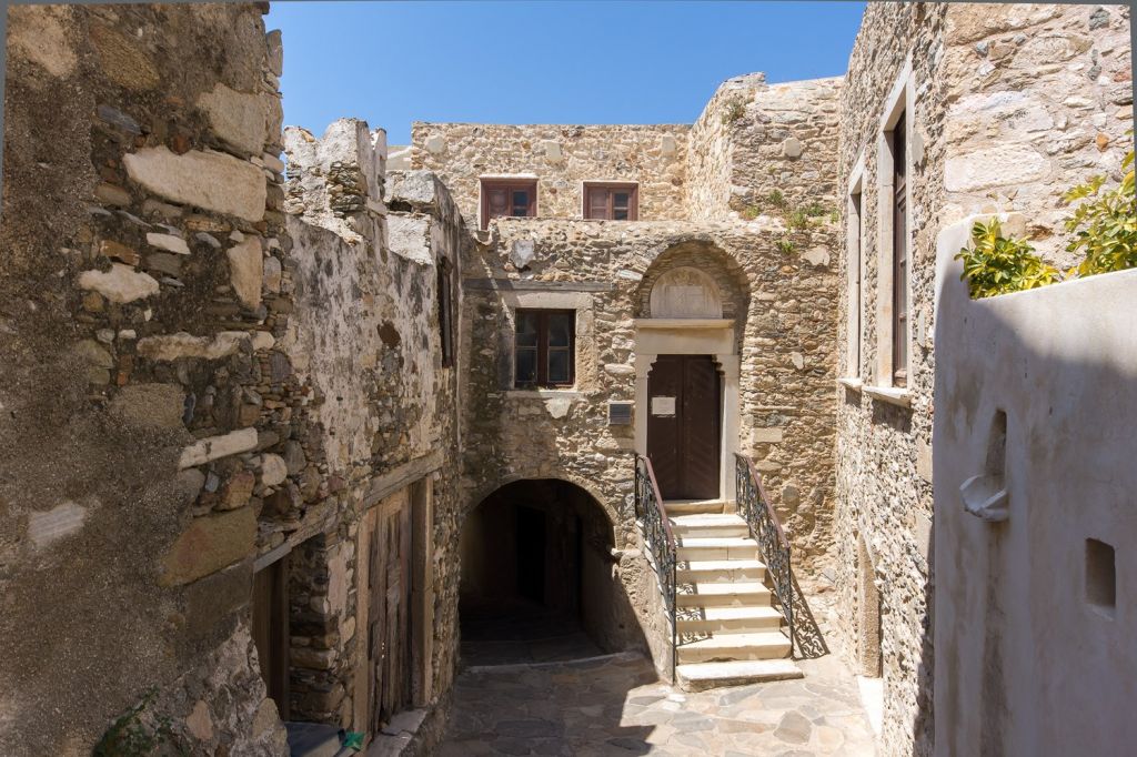 Explore the Castle - Naxos