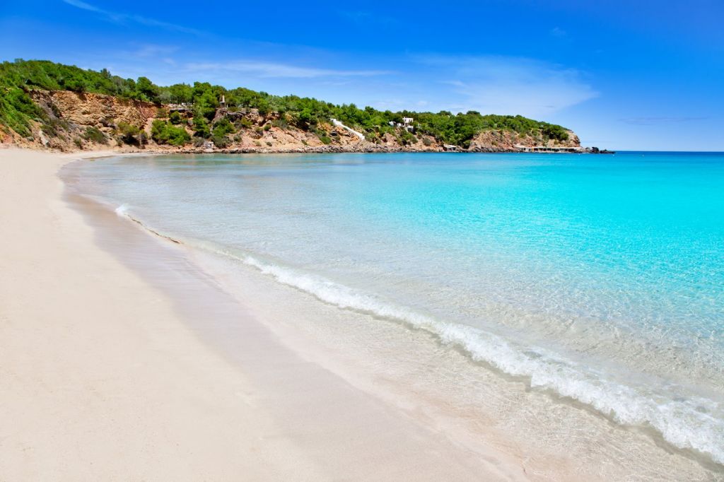 Picnics and barbecues on the beach