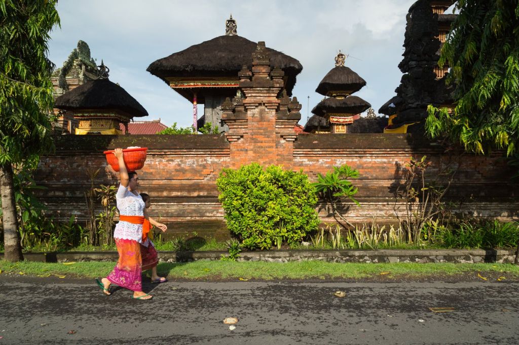 The main street and areas of Canggu