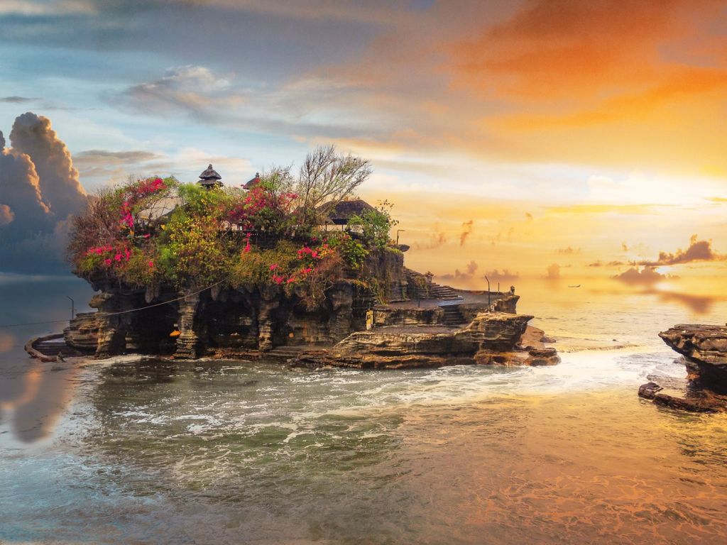 Pay a visit to the Tanah Lot Temple