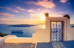 what makes Santorini so special