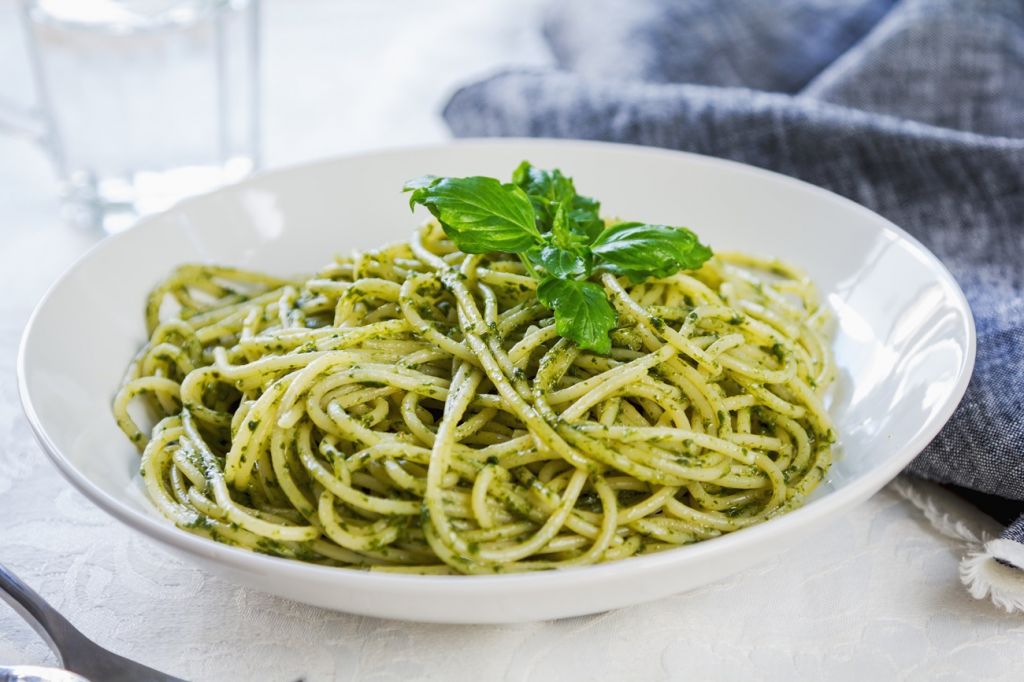 Italian spaghetti pesto