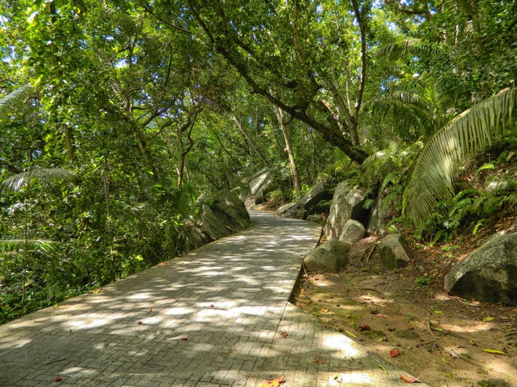 hiking Seychelles